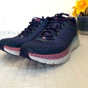 Hoka one one Clifton 5 athletic shoes, great condition